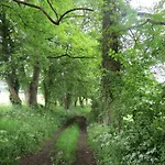 Le Chant Des Fees Bed & Breakfast 3*