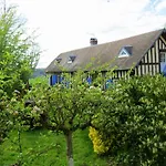 Le Chant Des Fees Bed & Breakfast 3*