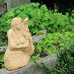 Le Chant Des Fees Bed & Breakfast