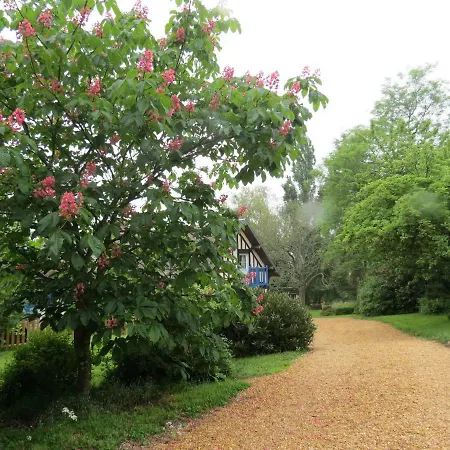 Le Chant Des Fees Bed & Breakfast