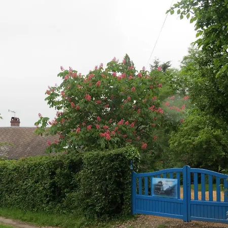 Le Chant Des Fees Bed & Breakfast