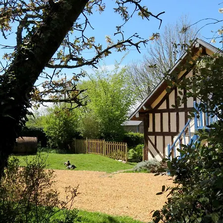 Le Chant Des Fees Frühstückspension Notre-Dame-de-Courson