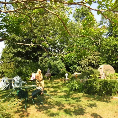 Le Chant Des Fees Frühstückspension Notre-Dame-de-Courson